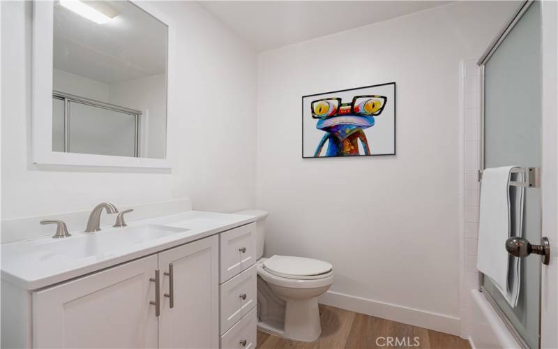 Hall Bathroom w/Shower-In-Tub