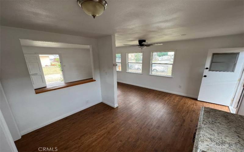 Kitchen to Dinning room