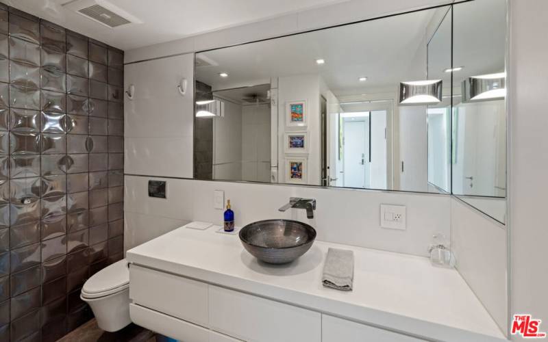 Guest Bedroom Bathroom