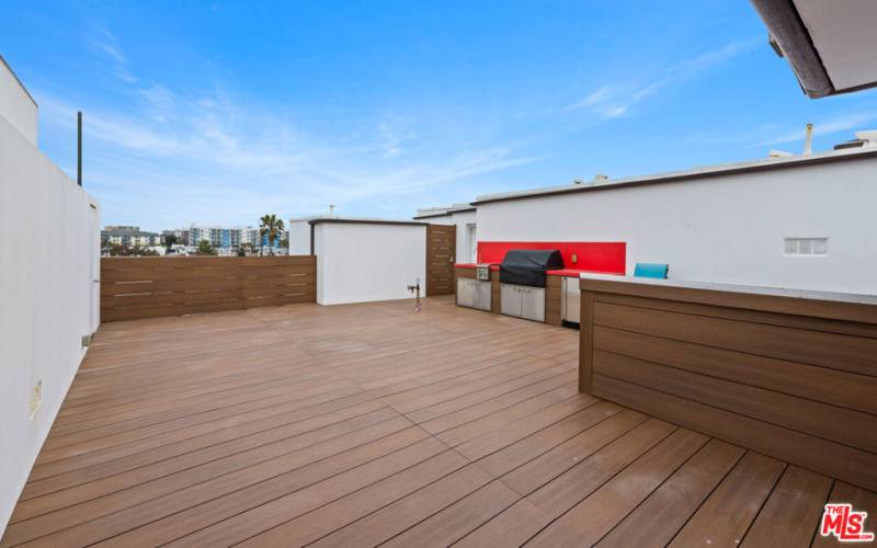 Sun Deck w/private BBQ