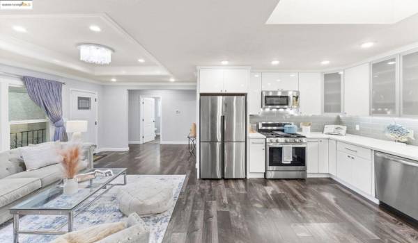 Open Floor-plan living room & kitchen