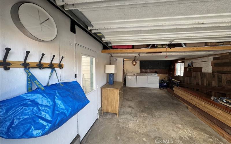 Garage - Interior - Double Washing Machines