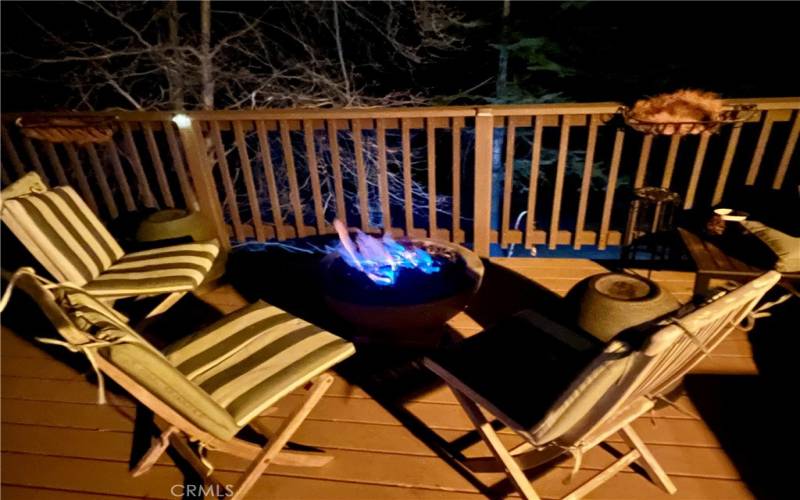 Gas fire pit