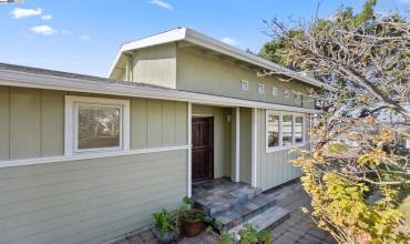 8525 Seneca St, Oakland, California 94605, 2 Bedrooms Bedrooms, ,1 BathroomBathrooms,Residential,Buy,8525 Seneca St,41082457