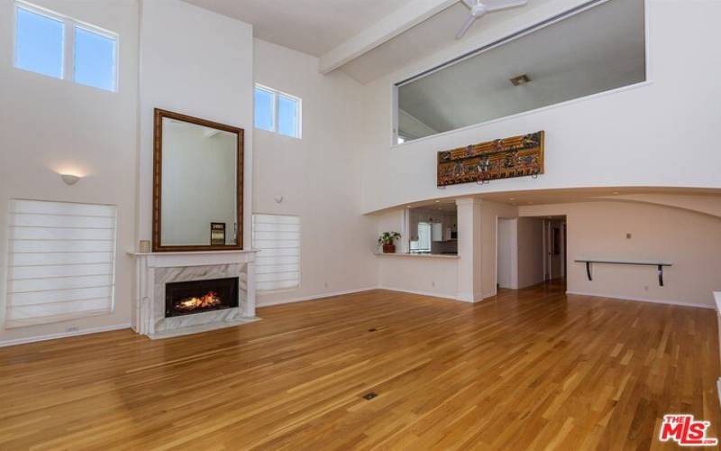 Open Floorplan w/High Ceilings