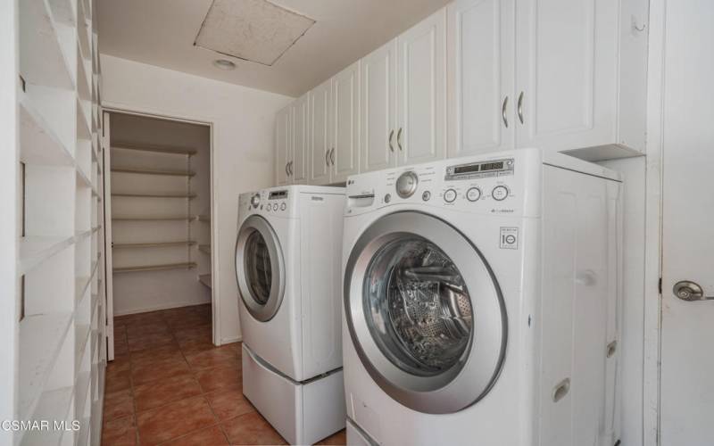 Washer/Dryer Included