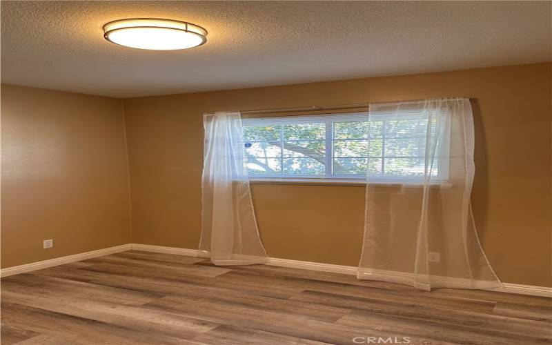 2nd bedroom with ceiling light.