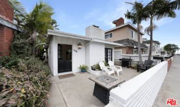 218 34th Street, Newport Beach, California 92663, 3 Bedrooms Bedrooms, ,2 BathroomsBathrooms,Residential Lease,Rent,218 34th Street,25481429