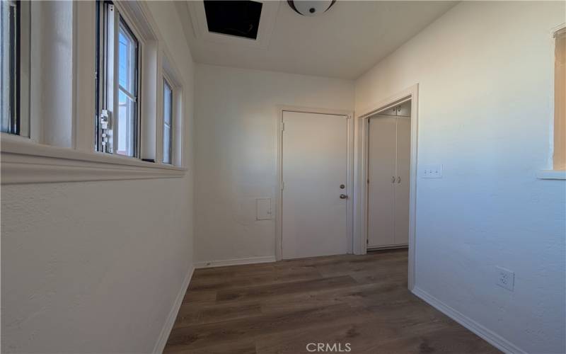 Bonus room behind kitchen and side entrance