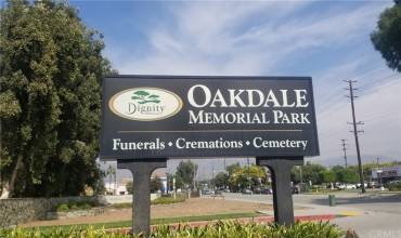 Oakdale sign on Grand Avenue