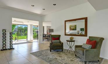 LIVING ROOM SEATING AREA